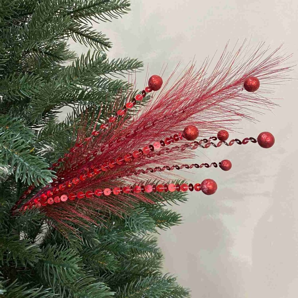 Uma versão moderna da decoração de Natal, os galhos emplumados são macios, luxuosos e únicos.
