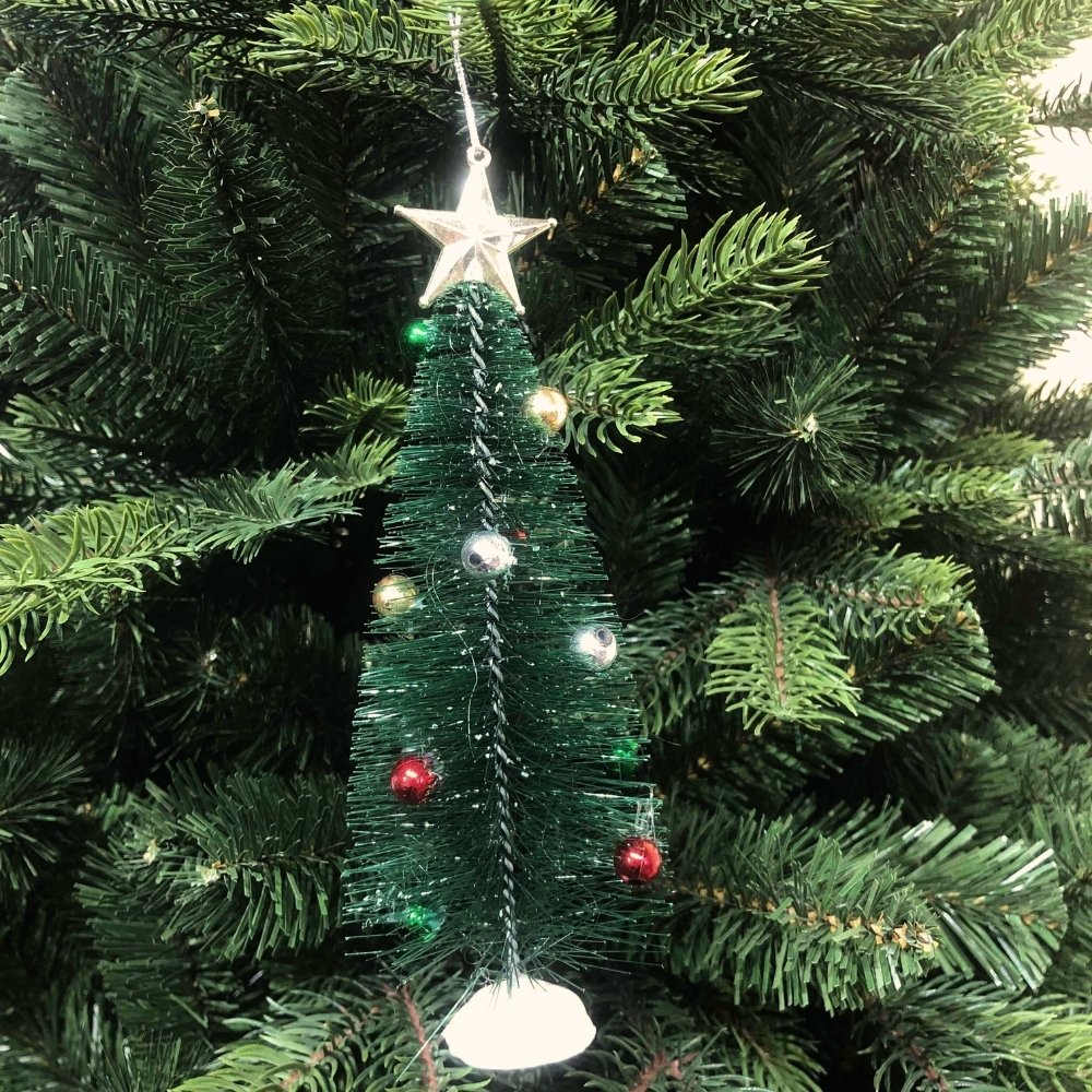 Ornamenti verdi per l'albero di Natale
