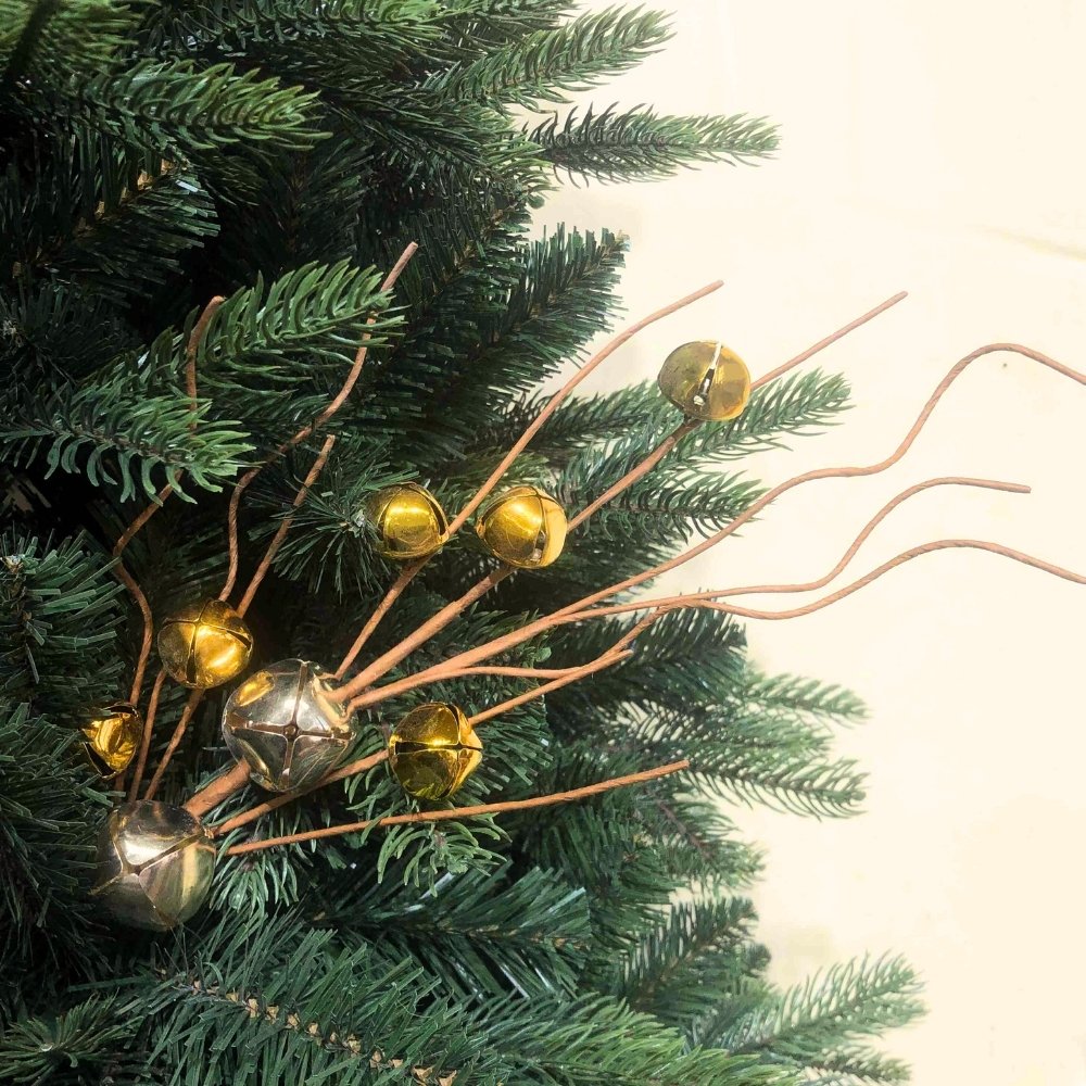 Выбор веток для рождественской елки